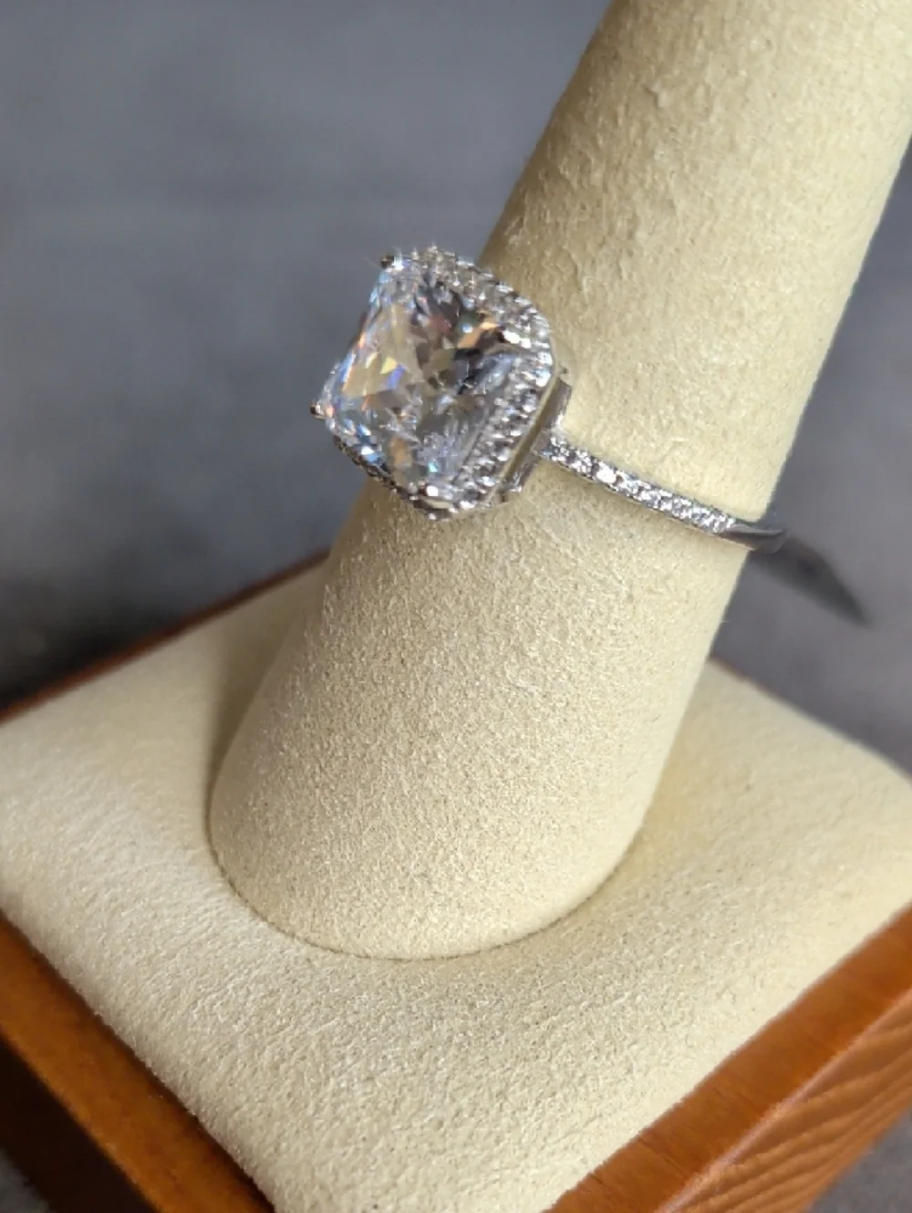 Halo Engagement Ring - 925 Sterling Silver - Cubic Zirconia